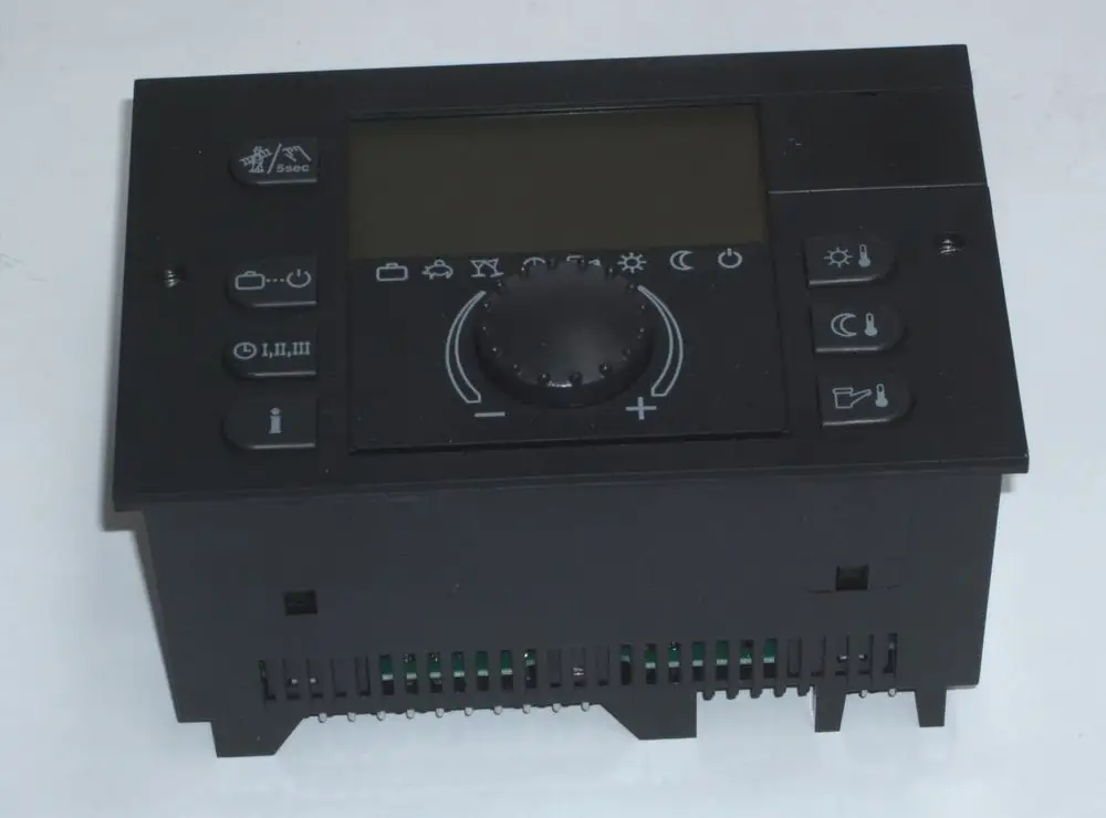 Daikin Steuerung mit Display und Bedienelementen, inklusive Drehregler und Symbolen, geeignet für die Steuerung von Heizungsanlagen.